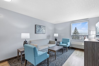 Premium Suite, Multiple Beds, Non Smoking, Kitchenette (Upgraded Bedding & Snack, Smoke Free)