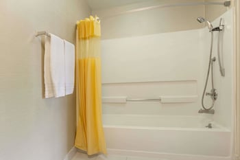 Standard Room, 1 Queen Bed, Accessible