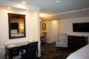 Deluxe Studio, 1 King Bed, Non Smoking