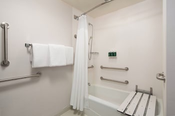 Room, 2 Queen Beds (Mobility/Hearing Accessible, Tub)