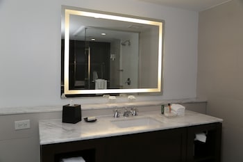 Suite, 1 King Bed, Oceanfront (Penthouse)