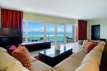 Suite, 1 King Bed, Oceanfront (Penthouse)