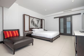 Junior Suite, 1 King Bed, Balcony
