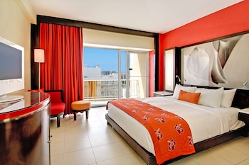 Deluxe Room, 1 King Bed