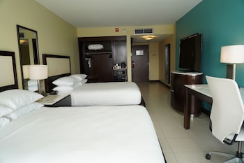 Room, 2 Queen Beds, Accessible, Bathtub