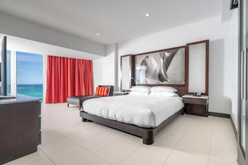 Room, 1 King Bed, Accessible, Bathtub