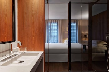 Deluxe Room, 1 Queen Bed
