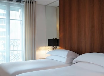 Room, 2 Twin Beds (View)
