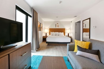 Studio Suite, 1 Queen Bed, Mobility Accessible, Bathtub