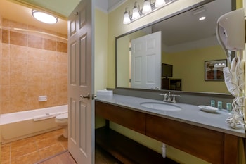 Suite, 1 Queen Bed, Non Smoking