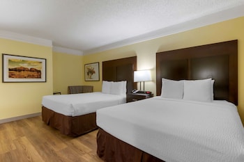 Standard Room, 2 Queen Beds, Non Smoking, Microwave