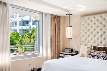 Poolside Cabana King Room