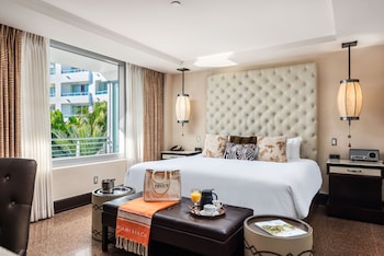 Poolside Cabana King Room