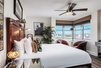 Room, 1 King Bed, City View