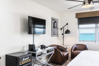 Deluxe Room, 1 King Bed, Ocean View