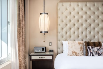 Poolside Cabana King Room