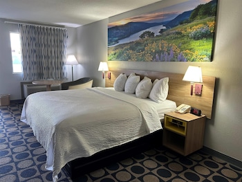 Standard Room, 1 King Bed
