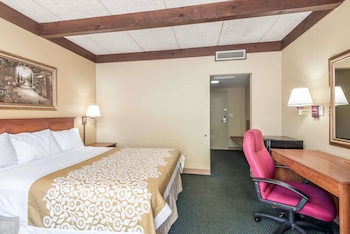 Standard Room, 1 Queen Bed