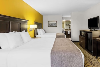 Standard Room, 2 Queen Beds, Non Smoking, Refrigerator