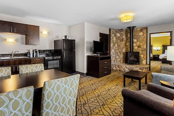 Suite, 1 King Bed with Sofa bed, Non Smoking, Kitchen (with Sofabed)