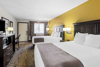 Standard Room, 2 Queen Beds, Non Smoking, Refrigerator