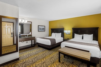 Suite, 2 Queen Beds, Non Smoking, Kitchen (Third bed is a Sofabed)