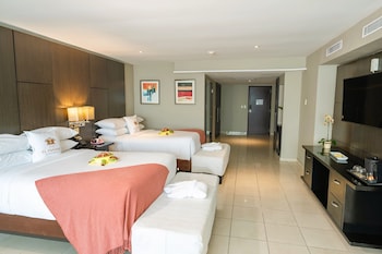 Room, 2 Double Beds, Non Smoking, Pool View