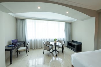 2 Double Beds, City View