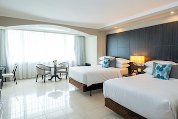2 Double Beds, City View