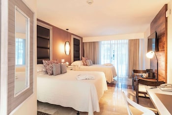 2 Double Beds, Cabana Room, Poolside Room