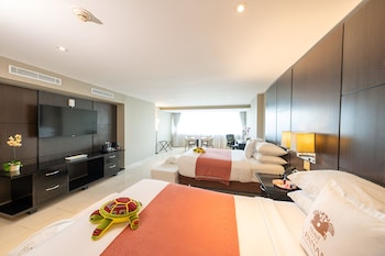 Room, 2 Double Beds, Non Smoking, Pool View
