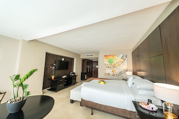 1 King Bed Premium Room, City View