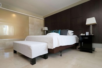 1 King Bed, 1 Bedroom Suite