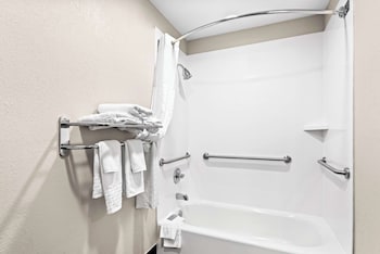 Standard Room, 1 King Bed, Accessible, Bathtub