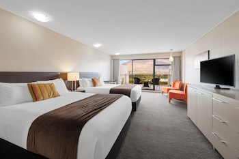 Superior Room, 2 Queen Beds, Kitchenette, Lake View