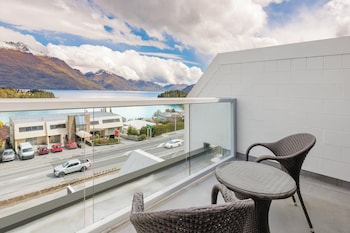 Superior Room, 1 Queen Bed, Lake View