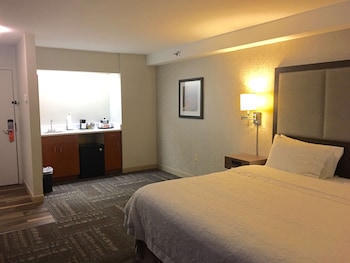 Suite, 1 King Bed, Non Smoking, Fireplace