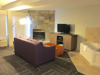 Suite, 1 King Bed, Non Smoking, Fireplace