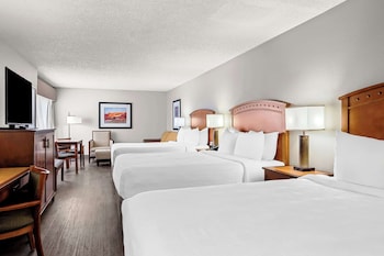 Suite, Multiple Beds, Non Smoking, Kitchen (Oversized Room)
