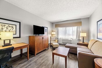 Family Suite, 2 Queen Beds, Non Smoking, Refrigerator & Microwave (Living Room)