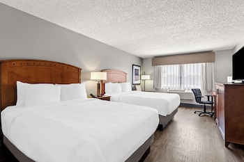 Junior Suite, 2 Queen Beds, Non Smoking, Refrigerator