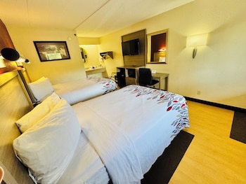 Deluxe Room, 2 Double Beds (Smoke Free)