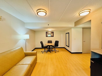 Suite, 1 King Bed with Sofa bed (Smoke Free)