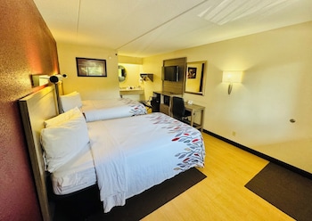 Deluxe Room, 2 Double Beds (Smoke Free)