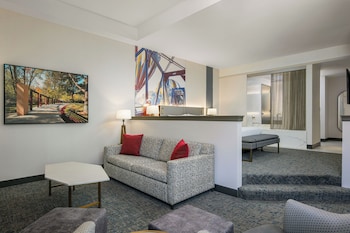 Studio Suite, City View (Longitude Suite)