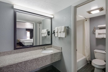 Standard Room, 2 Queen Beds, Non Smoking