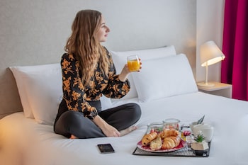 Privilege, Room, 1 Queen Bed with Sofa bed