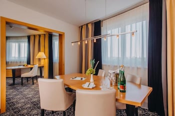 Junior Suite, Club Lounge Access