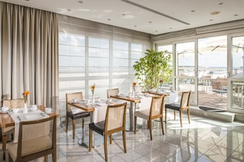 Executive Double Room, Club Lounge Access, City View