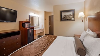 Standard Room, 1 King Bed, Non Smoking, Refrigerator & Microwave